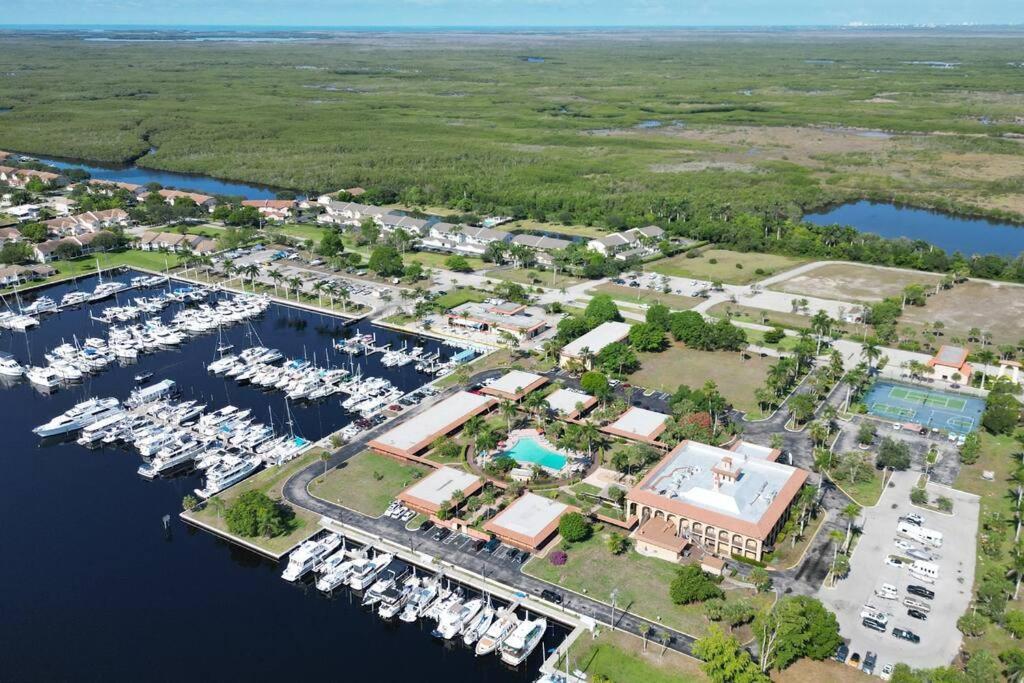 Marina Getaway On The Water! Apartment Naples Exterior photo