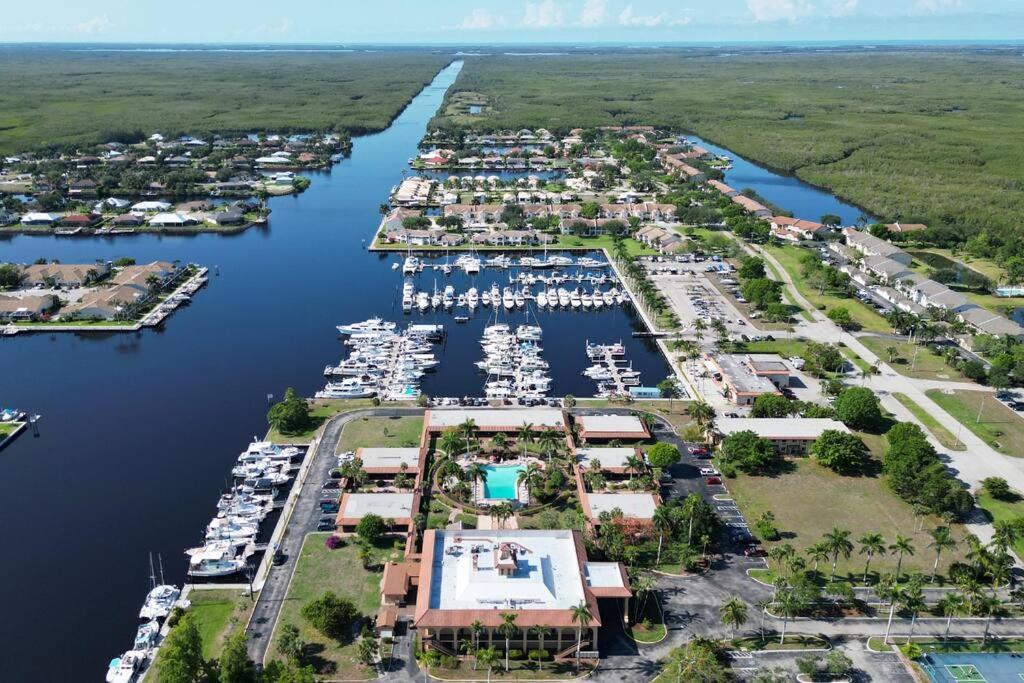 Marina Getaway On The Water! Apartment Naples Exterior photo