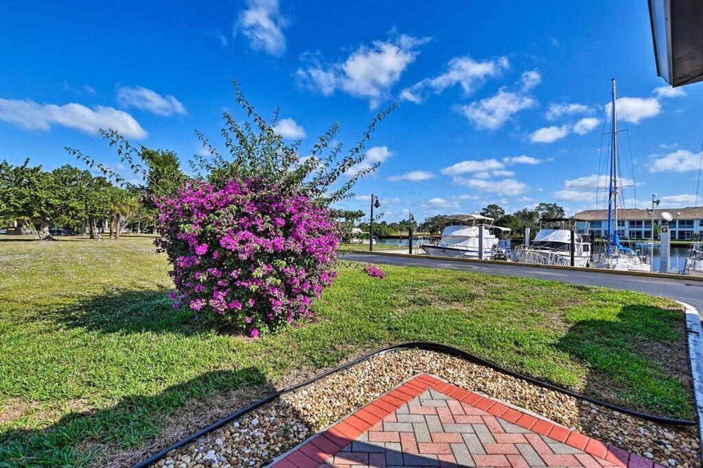 Marina Getaway On The Water! Apartment Naples Exterior photo