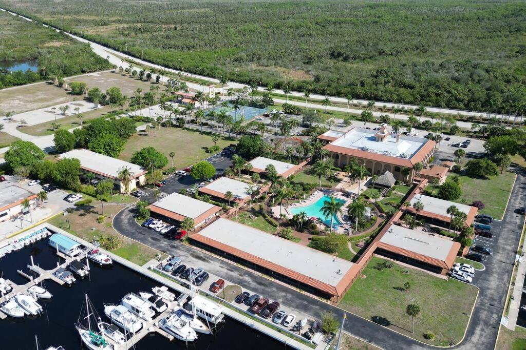 Marina Getaway On The Water! Apartment Naples Exterior photo