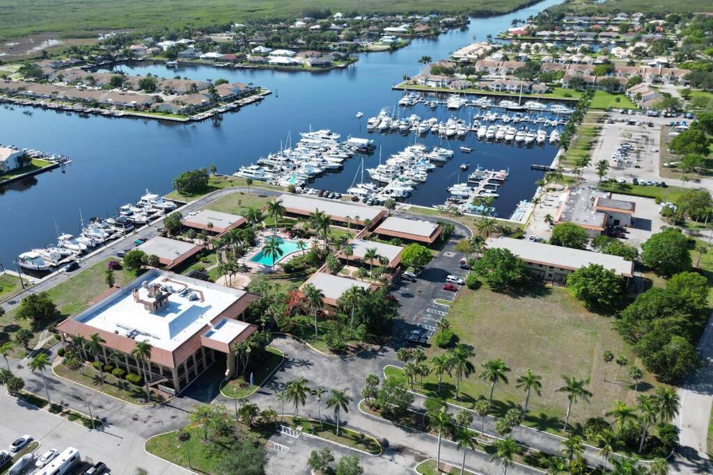Marina Getaway On The Water! Apartment Naples Exterior photo