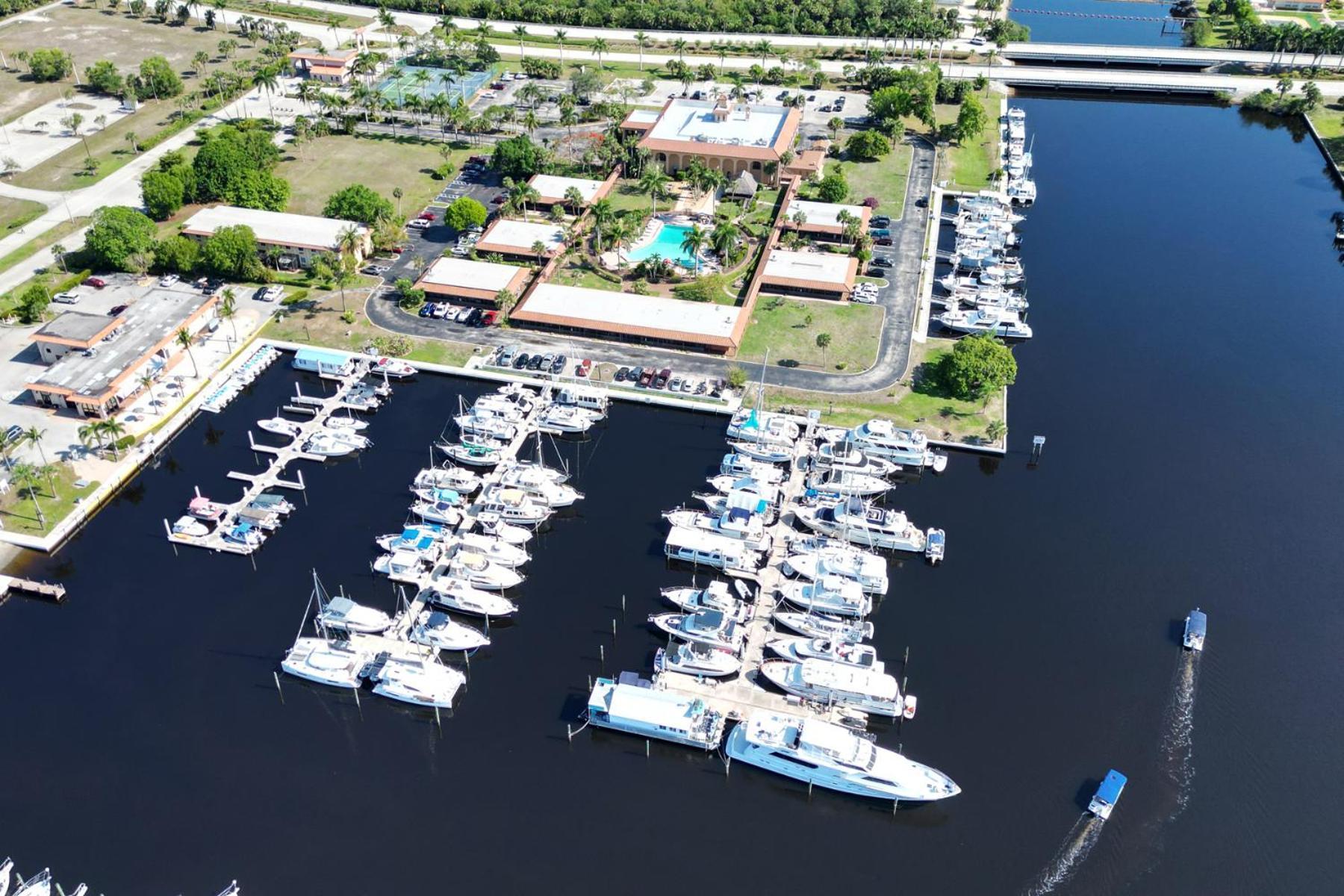 Marina Getaway On The Water! Apartment Naples Exterior photo
